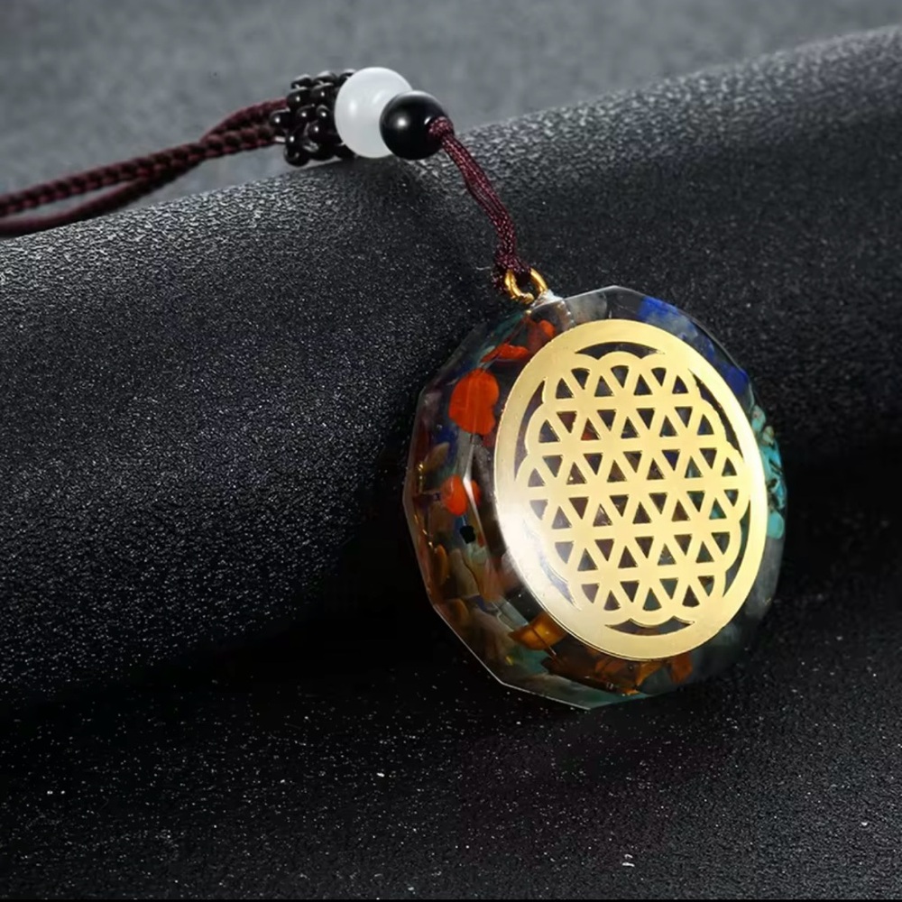 Natural Quartz Pendant 7 Chakra Crystal Healing Talisman Necklace for Men Women